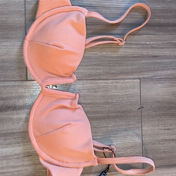 Zaful swimsuit top never worn with tags - Picture 4 of 4